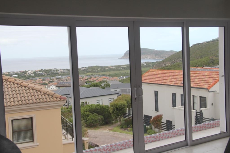 4 Bedroom Property for Sale in Whale Rock Heights Western Cape